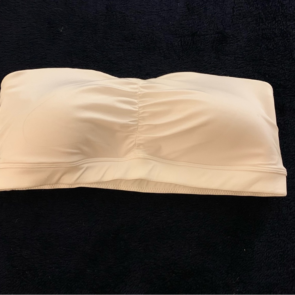 Maidenform 36 strapless bra with no wire. Comfy and stays up. EUC. SFH